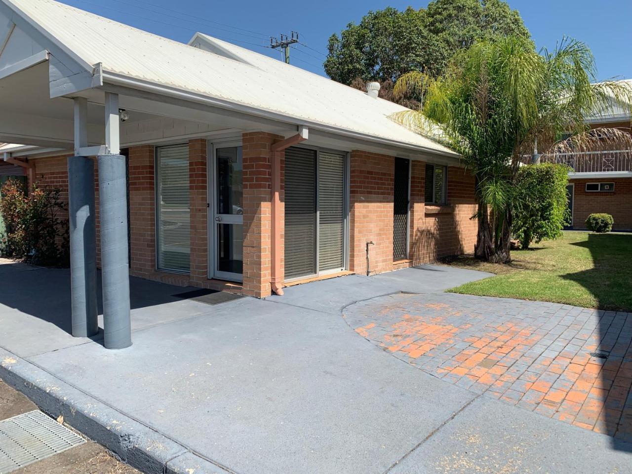 The Oaks Hotel Motel Albion Park Exterior foto